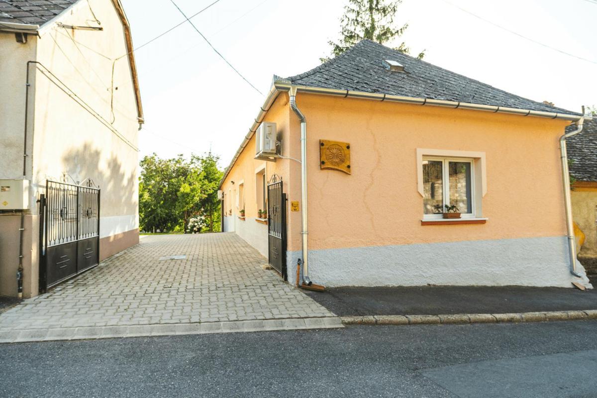 Tolnay Kuria Es Vendeghaz Hotel Nagygorbo Exterior photo