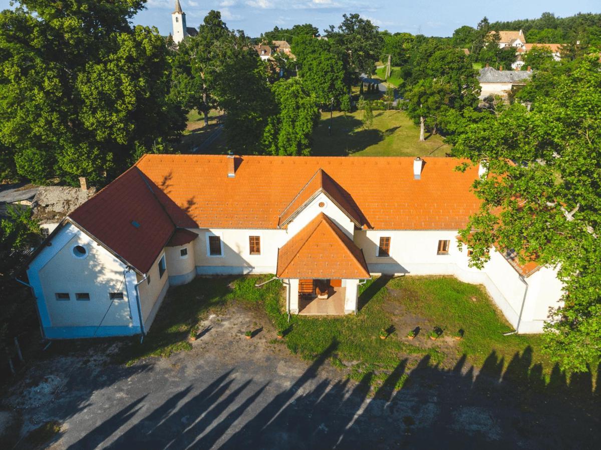 Tolnay Kuria Es Vendeghaz Hotel Nagygorbo Exterior photo